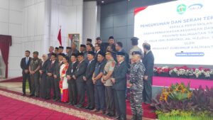 Foto bersama usai pelantikan Felix Joni Darjoko sebagai Kepala BPKP Provinsi Kaltim.