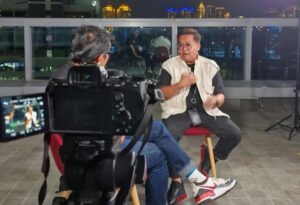 Wakil Bupati Rendi Solihin (kanan) saat berbincang bersama Pimred Kompas.com Wisnu Nugroho (kiri). (Foto: istimewa)