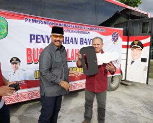 Foto: Pelajar Sekolah Dasar (SD) Desa Rapak Lambur, Kecamatan Tenggarong kini sudah memiliki Bus Sekolah Idamanku untuk mengangkut mereka mengemban ilmu di sekolah.