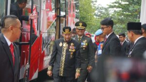 Foto: Sultan Kutai Kartanegara Ing Martadipura, Sultan Adji Muhammad Arifin saat menghadiri upacara HUT ke-79 RI di di halaman Kantor Bupati Kukar, Sabtu (17/8/2024). Tak mendapat undangan untuk menghadiri upacara HUT RI di IKN, begini respons Sultan Kutai Kartanegara Ing Martadipura, Sultan Adji Muhammad Arifin. (Istimewa)