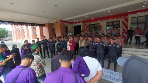 Foto: Suasana di depan Kantor DPRD Kutai Kartanegara, Tenggarong, pada Jumat pagi (23/8/2024).