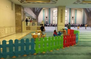 Foto: Fasilitas edukatif di salah satu Masjid yang menerapkan konsep ramah anak.