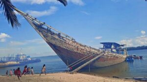 Foto: Salah satu destinasi wisata di Paser, Pantai Pasir Mayang.